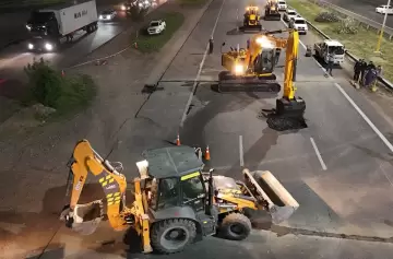 Socavón en el Acceso Sur: cuánto demorarán los arreglos