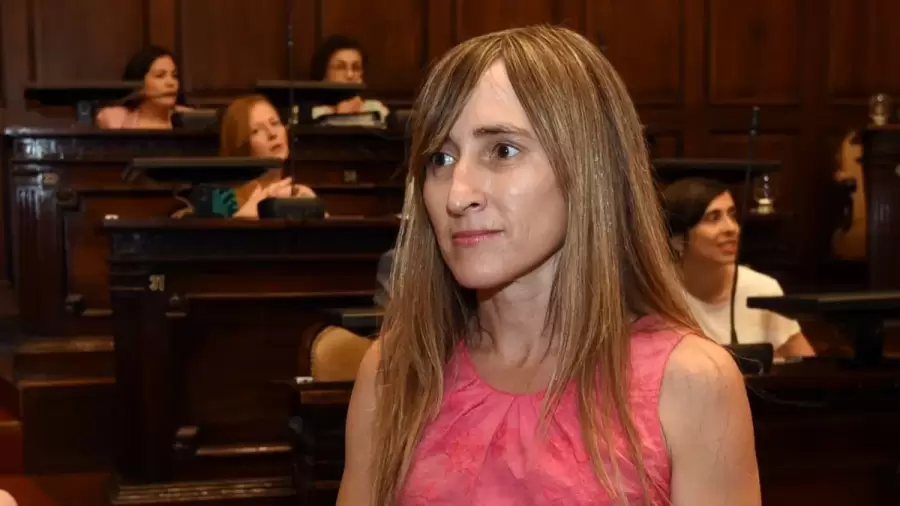 Con la propuesta de la legisladora, cada empleado público que complique un trámite, deberá pagar de su propio bolsillo los gastos ocasionados.