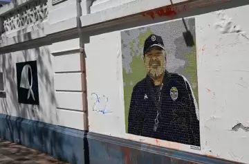 Vandalizaron el mural de Maradona en Gimnasia: La Plata repudió el ataque y los socios lo restauraron