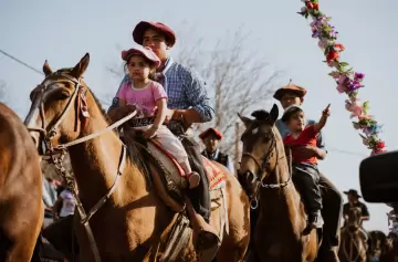 La fiesta en el desierto de Mendoza que todos esperan: 3 días de fogones, gauchos y devoción en Lavalle