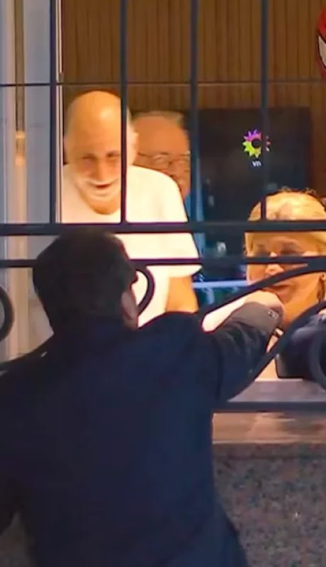 Guido Kaczka cenó con los vecinos/ Fuente: Captura de video