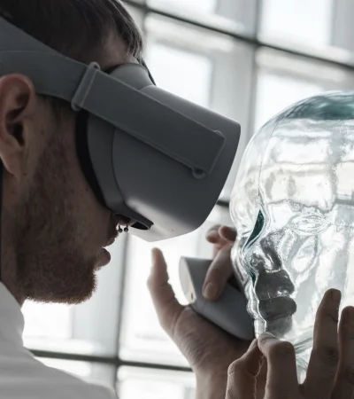 La especialista Belén Ortega explica la polémica por actriz creada con IA.