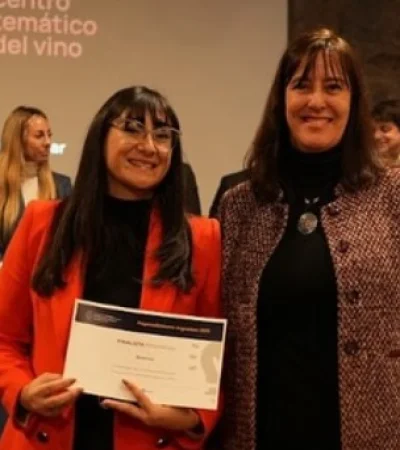 Analía y Gabriela reciben su reconocimiento