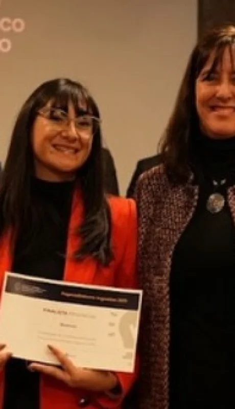 Analía y Gabriela reciben su reconocimiento