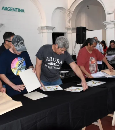 Concluida la apertura de sobres, el jurado comenzó el análisis detallado de cada proyecto. /