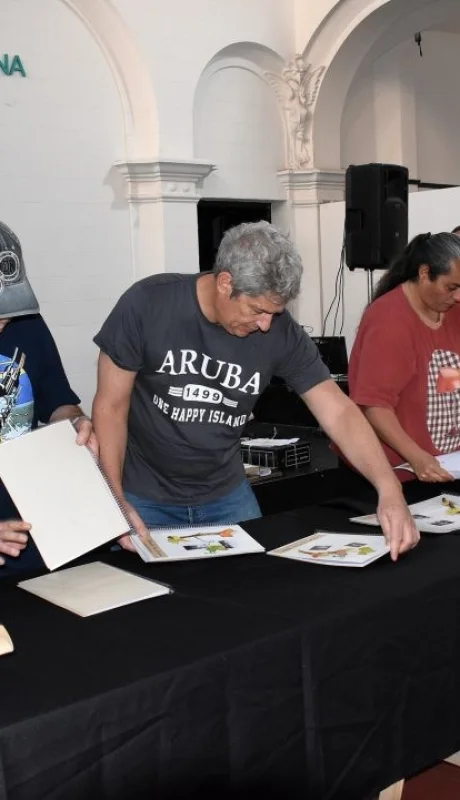 Concluida la apertura de sobres, el jurado comenzó el análisis detallado de cada proyecto. /