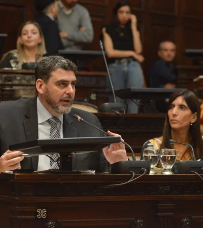 Martín Kerchner en su banca del Senado