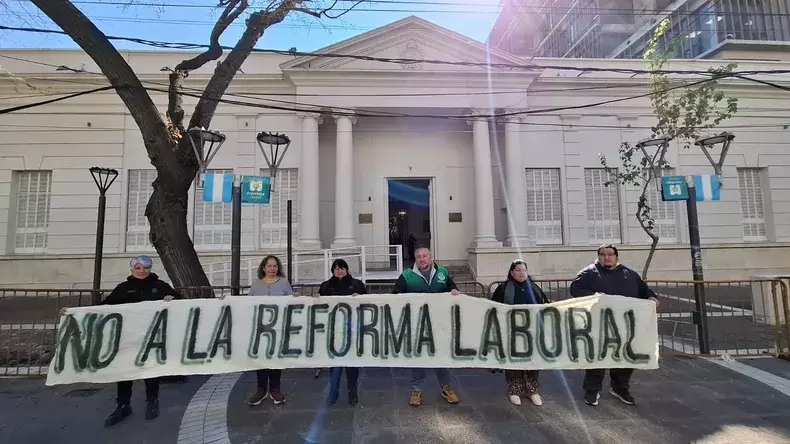 Gremios rechazan la reforma convertida en ley