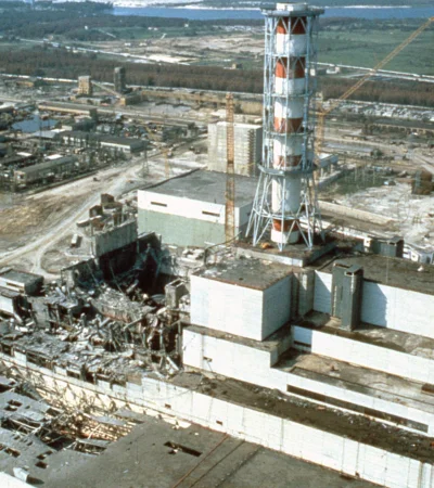 Zelenski sostuvo que Rusia usó más de 20 drones en un ataque para poner en riesgo la central de Chernóbil.