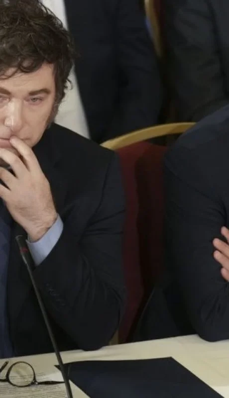 El presidente Milei y el ministro Caputo enfrentan un panorama hostil en el Congreso. (Imagen: web)