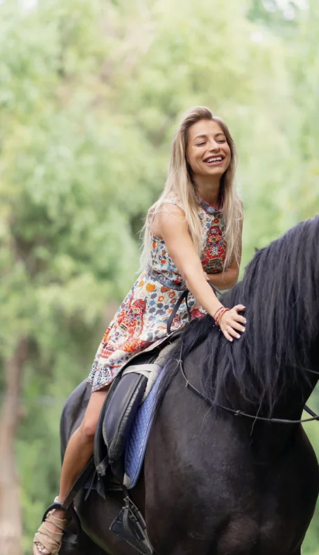 Descubrí como el yoga y los caballos transforman tu bienestar.