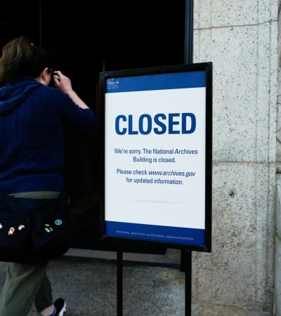 El motivo del bloqueo radica en que los demócratas piden más fondos de sanidad y los republicanos temen la extensión a los migrantes irregulares.