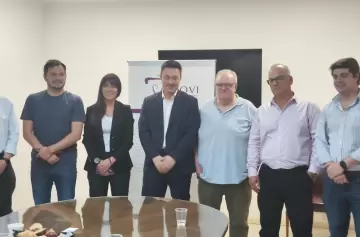 Luis Petri con ACOVI: propone transformar la vitivinicultura en una "plataforma exportadora"