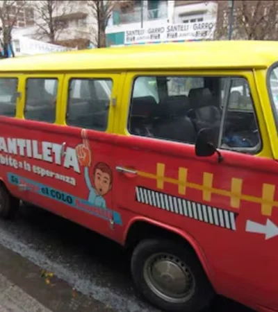 Diego Santilli y la combi que utilizó para la campaña/ Fuente: Cuenta de X de Diego Santilli