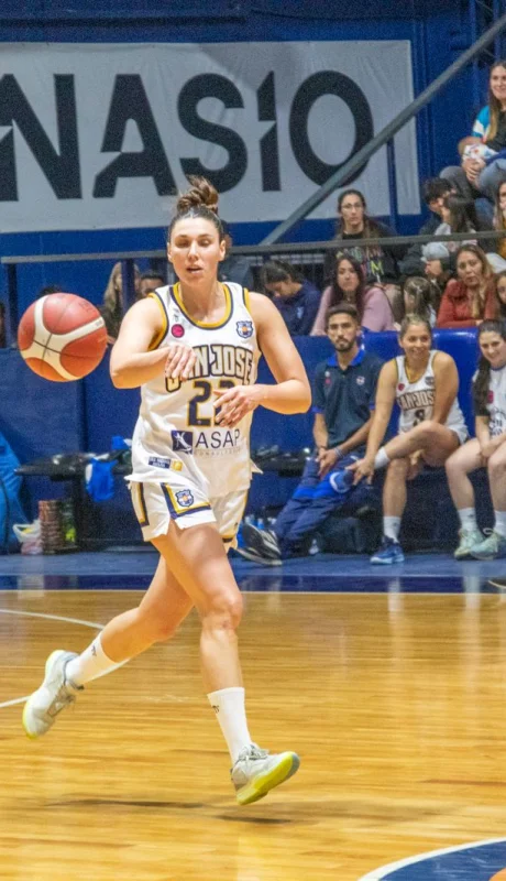 Natacha Pérez la rompió.