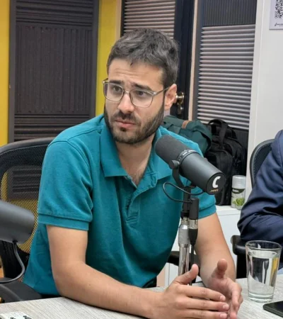 Emanuel Fugazotto en los estudios de Círculo Político