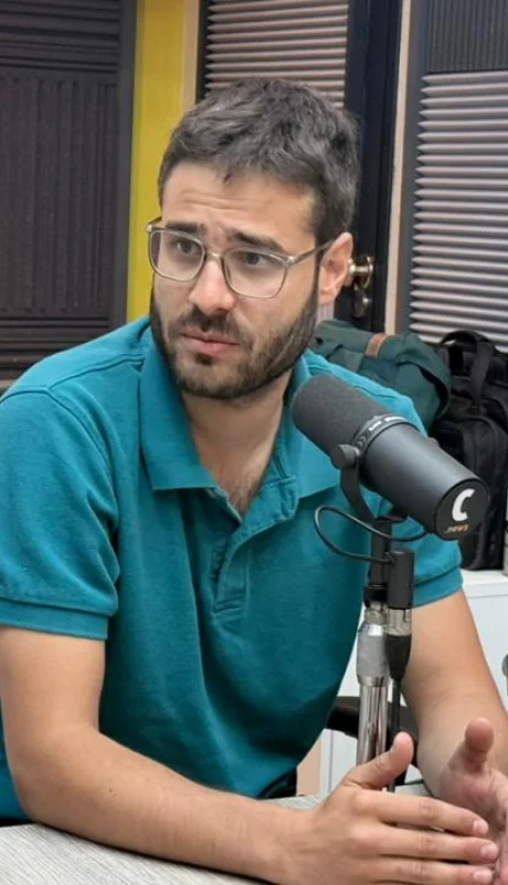 Emanuel Fugazotto en los estudios de Círculo Político