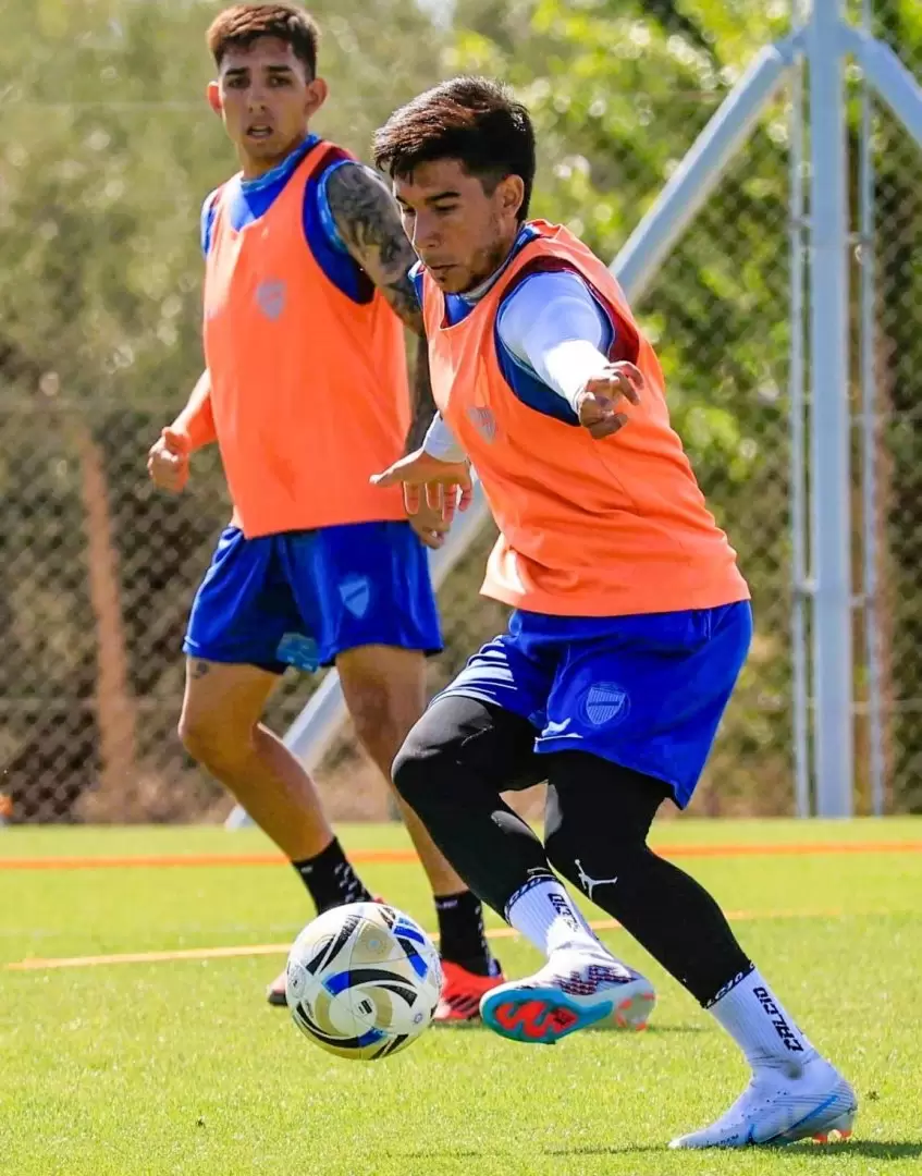 Si no llega Pol Fernández, Misael Sosa ingresaría en su lugar.