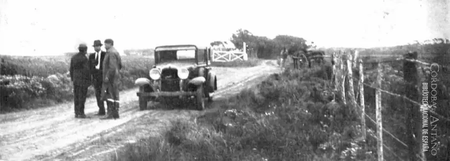 Investigadores en la zona en que encontraron asesinado al joven Ayerza. (Foto: web)