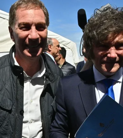 Diego Santilli y Javier Milei en la campaña bonaerense. Foto: archivo web