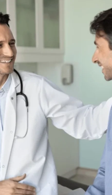 La oncóloga explicó la alta asociación del cigarrillo con el cáncer de vejiga y la necesidad de controles regulares.