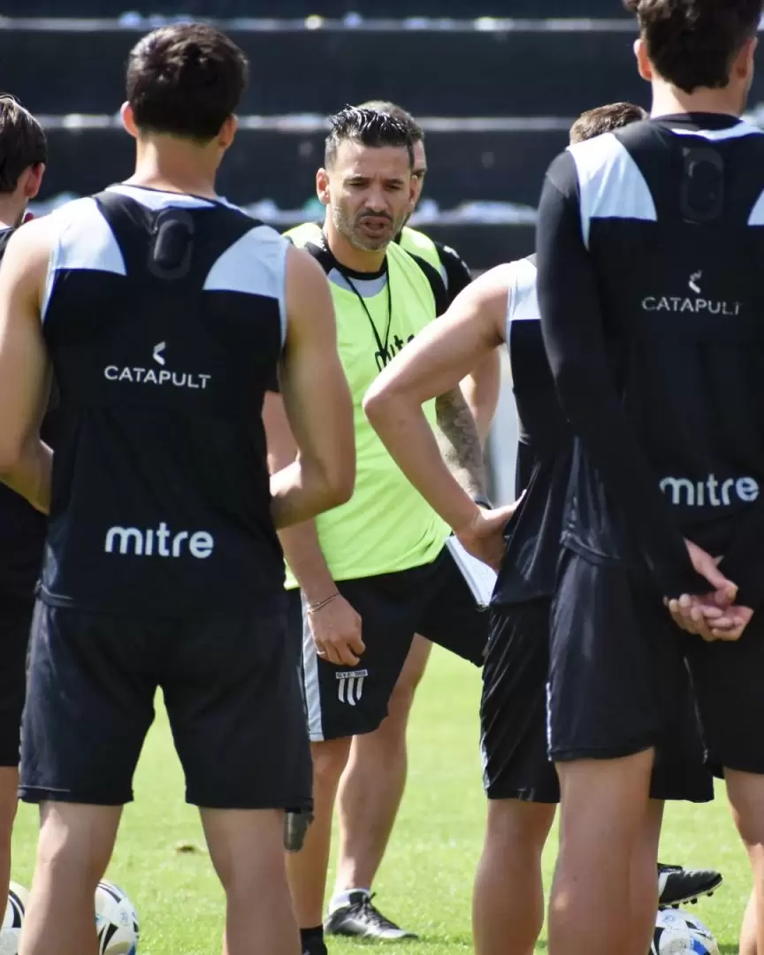 Gimnasia viajó a Buenos Aires.