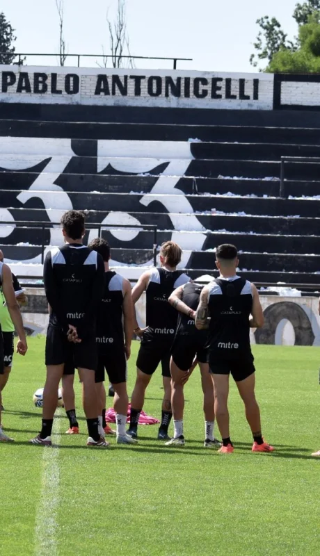 Gimnasia viajó a Buenos Aires.