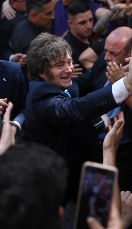 Javier Milei en una de las caravanas durante la campaña. Foto: web