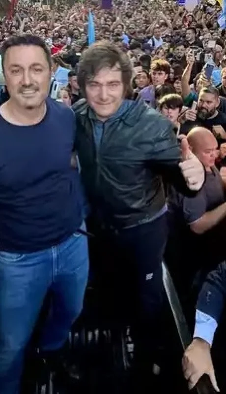 El Presidente en Mendoza, junto a Karina Milei y Luis Petri. (Foto: gentileza La Derecha Diario)