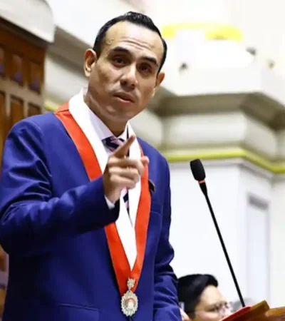 Jerí asume la presidencia tras la destitución de Boluarte y promete liderar un gobierno de transición hasta 2026.