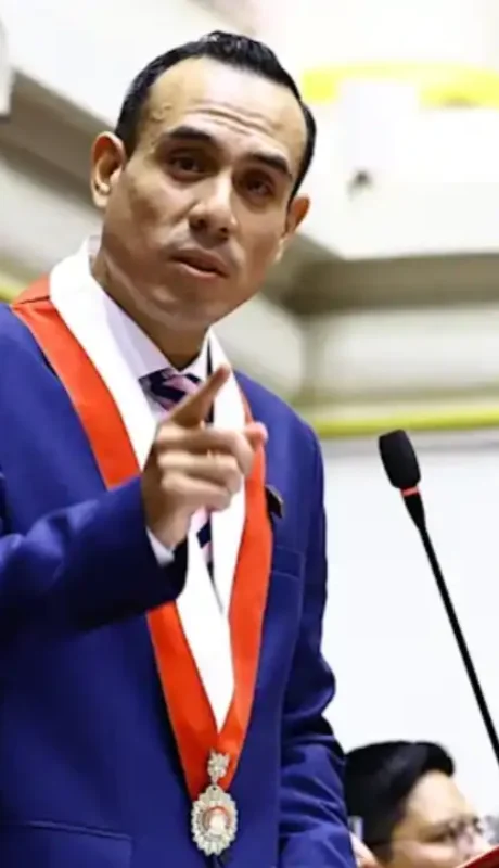 Jerí asume la presidencia tras la destitución de Boluarte y promete liderar un gobierno de transición hasta 2026.