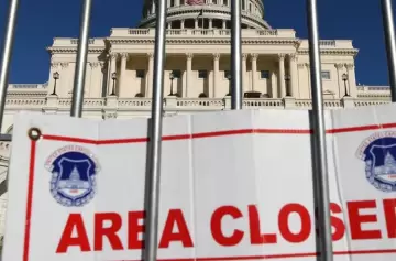 La administración Trump anunció despidos en el décimo día del cierre del gobierno