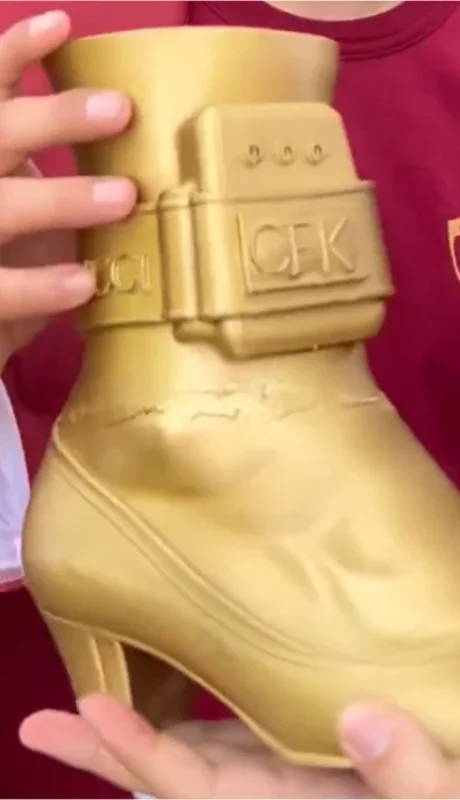 El particular regalo que recibió Javier Milei