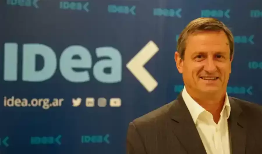 Santiago Mignone, presidente del coloquio de IDEA