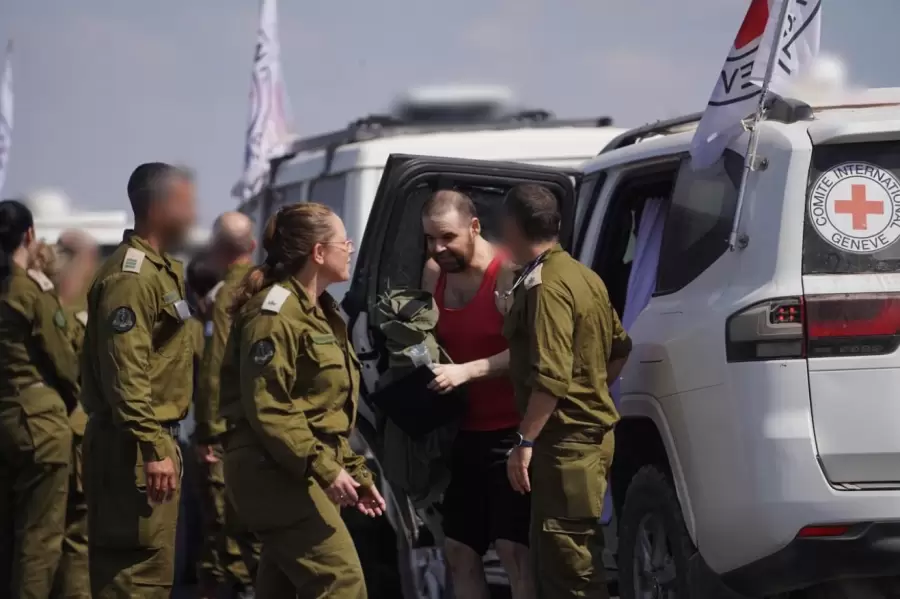 El momento de la liberación de rehenes en Israel