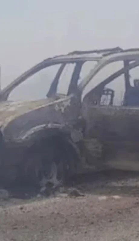 El Toyota Corolla del remisero fue encontrado incendiado/ Fuente: X