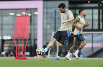 Argentina enfrenta a Puerto Rico: con la presencia de Lionel Messi, pero desde el banco