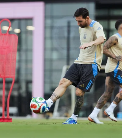 Lionel Messi volvió a los entrenamientos con la Selección.