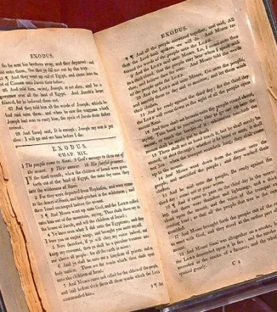 La "Biblia de los Esclavos". De ella quedan solamente dos ejemplares en todo el mundo.