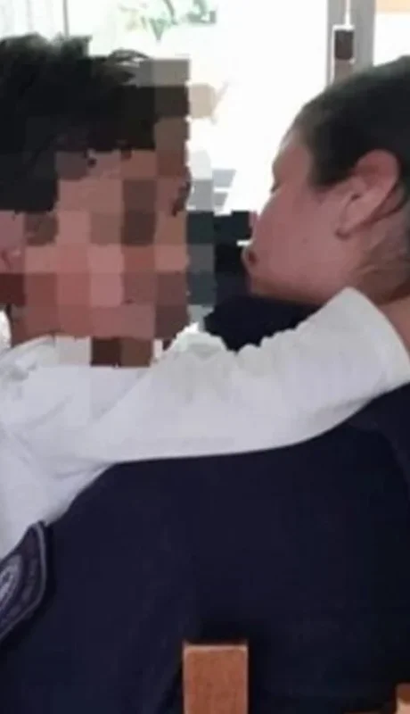 Escena captada cuando el nene se encontraba con su padre alojado en un hotel. (Captura de pantalla)