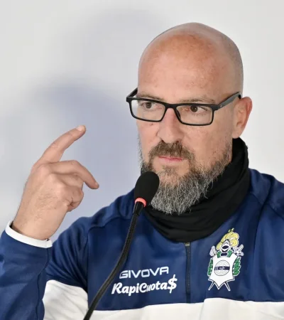 Alejandro Orfila fue despedido de Gimnasia La Plata.