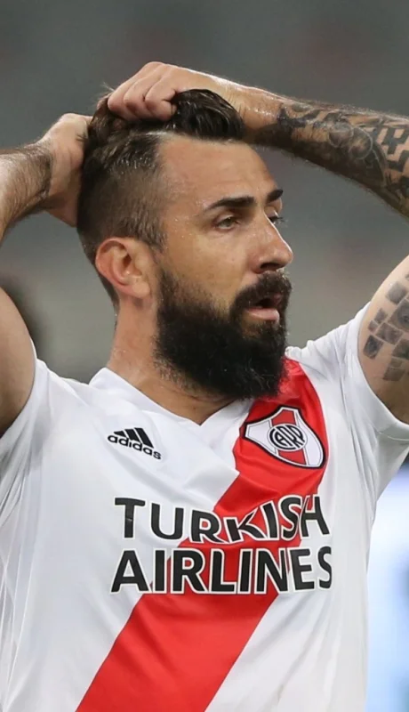 La mala salida de Pratto de River.