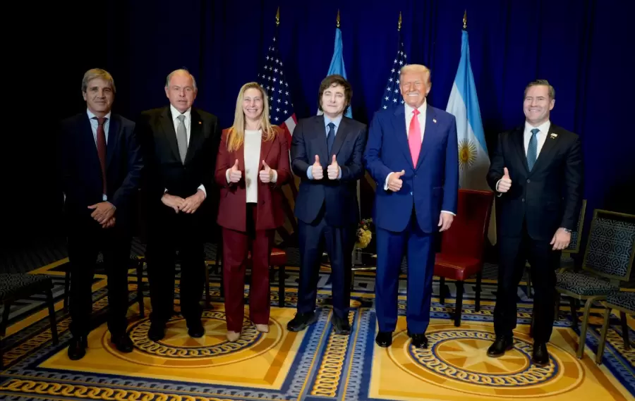 La delegación argentina con Donald Trump