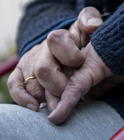 La nueva normativa garantiza "el derecho de las personas a transcurrir dignamente el proceso de morir".