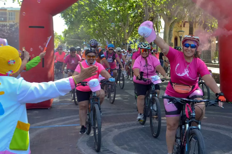 Maipú refuerza su compromiso con la salud durante el Octubre Rosa.