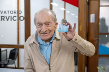 El mendocino que rompió todos los límites: la increíble vida del conductor que renovó su licencia a los 100 años