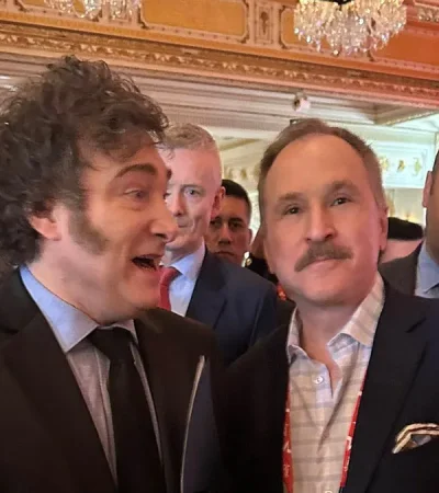 Lo anunció el embajador de EE.UU. Peter Lamelas, en la foto junto al presidente Javier Milei. (Imagen: web)