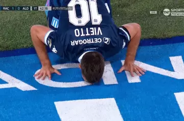 El penalazo de cachetada: La jugada de Vietto que metió a Racing en la zona de playoffs