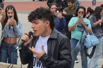 De artistas callejeros a ídolos: el reencuentro de Luck Ra y Nicolás Behringer que conmovió al Teatro Colón