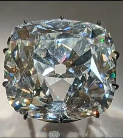 El enigma del diamante Régent: joya inmortal que escapó al robo del Musée du Louvre.